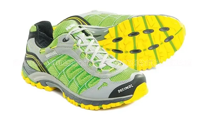 风尚引领：QWEN德训风运动鞋女2025系列的创新与优雅之道